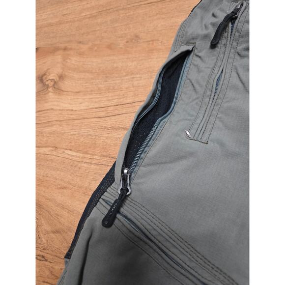 Endura Hummvee 3/4 Cycling Gray Black Outdoor Trail Shorts M MTB Mountain Bike - Picture 7 of 16